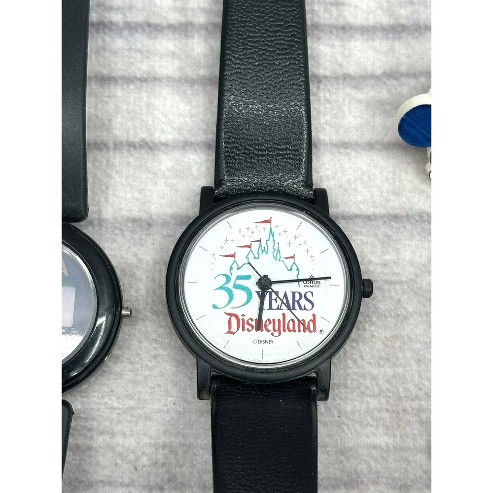 LOT OF VINTAGE DISNEY‎ COLLECTIBLES -90'S WATCHES/70'S PLASTIC RINGS/MICKEY PIN